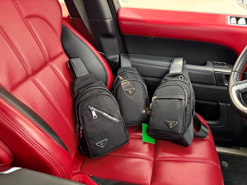 Pradaハイキングバックパック