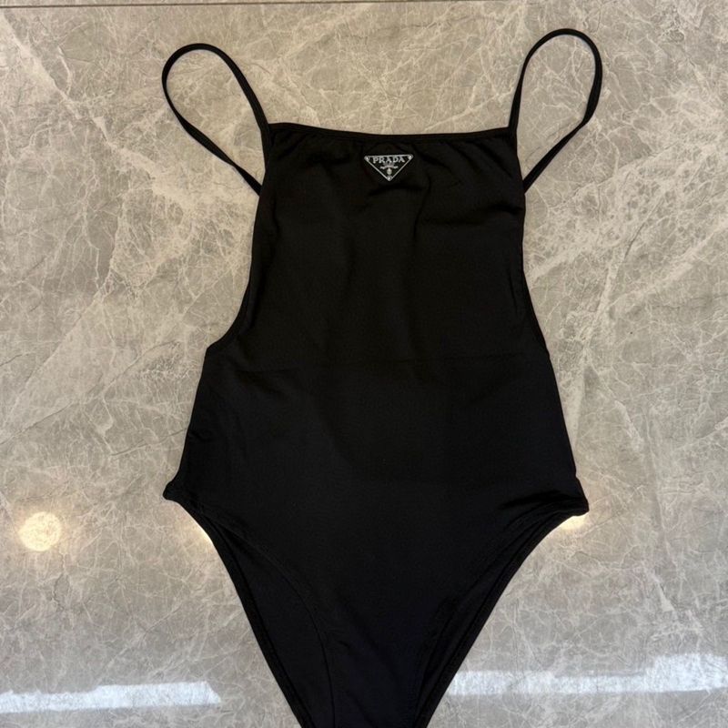 Prada 女性用水着 おしゃれ