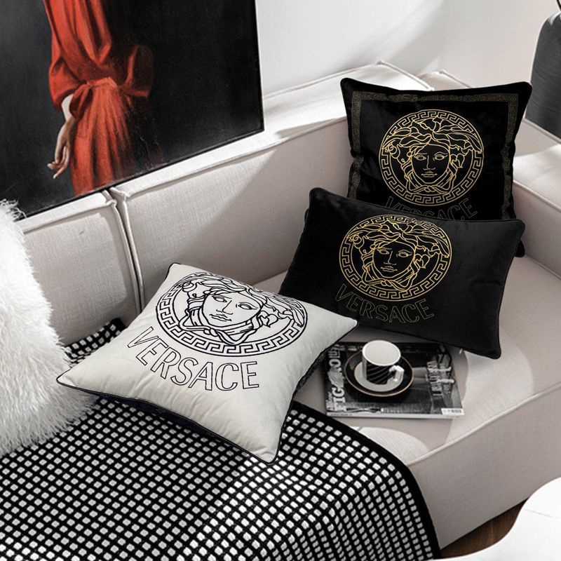 ヴェルサーチェクッションカバー